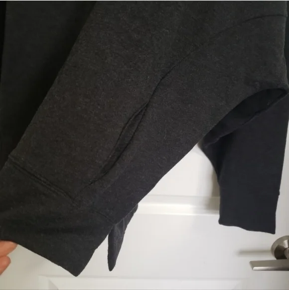 Aritzia Babaton The Group Black Oversized Turtleneck Sweater Sz 2 Medium - Picture 3 of 5